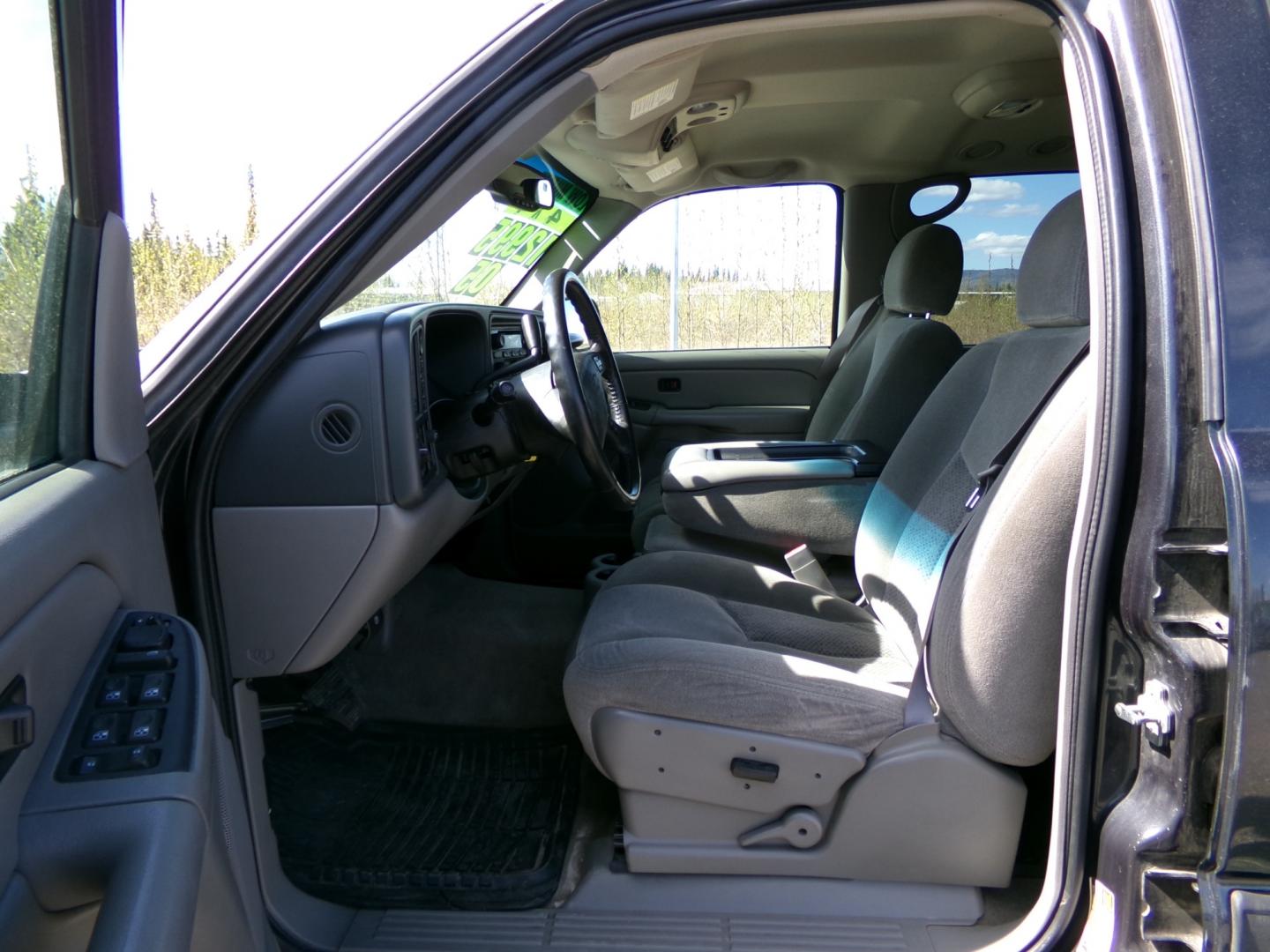 2005 Grey /Grey Chevrolet Suburban 1500 4WD (1GNFK16Z55J) with an 5.3L V8 OHV 16V FFV engine, 4-Speed Automatic Overdrive transmission, located at 2630 Philips Field Rd., Fairbanks, AK, 99709, (907) 458-0593, 64.848068, -147.780609 - Photo#4